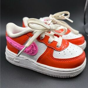Nike toddler Shoes - orange and Pink af1 size 6